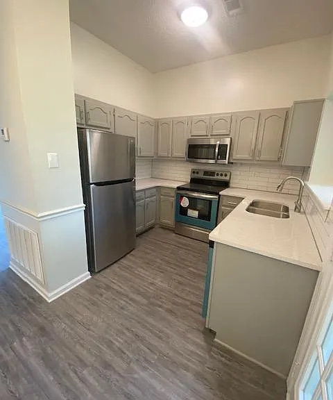 2822 Laura Cir E — Photo 19
