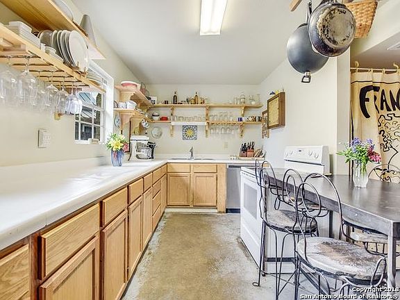 5th image of 407 Whitney St