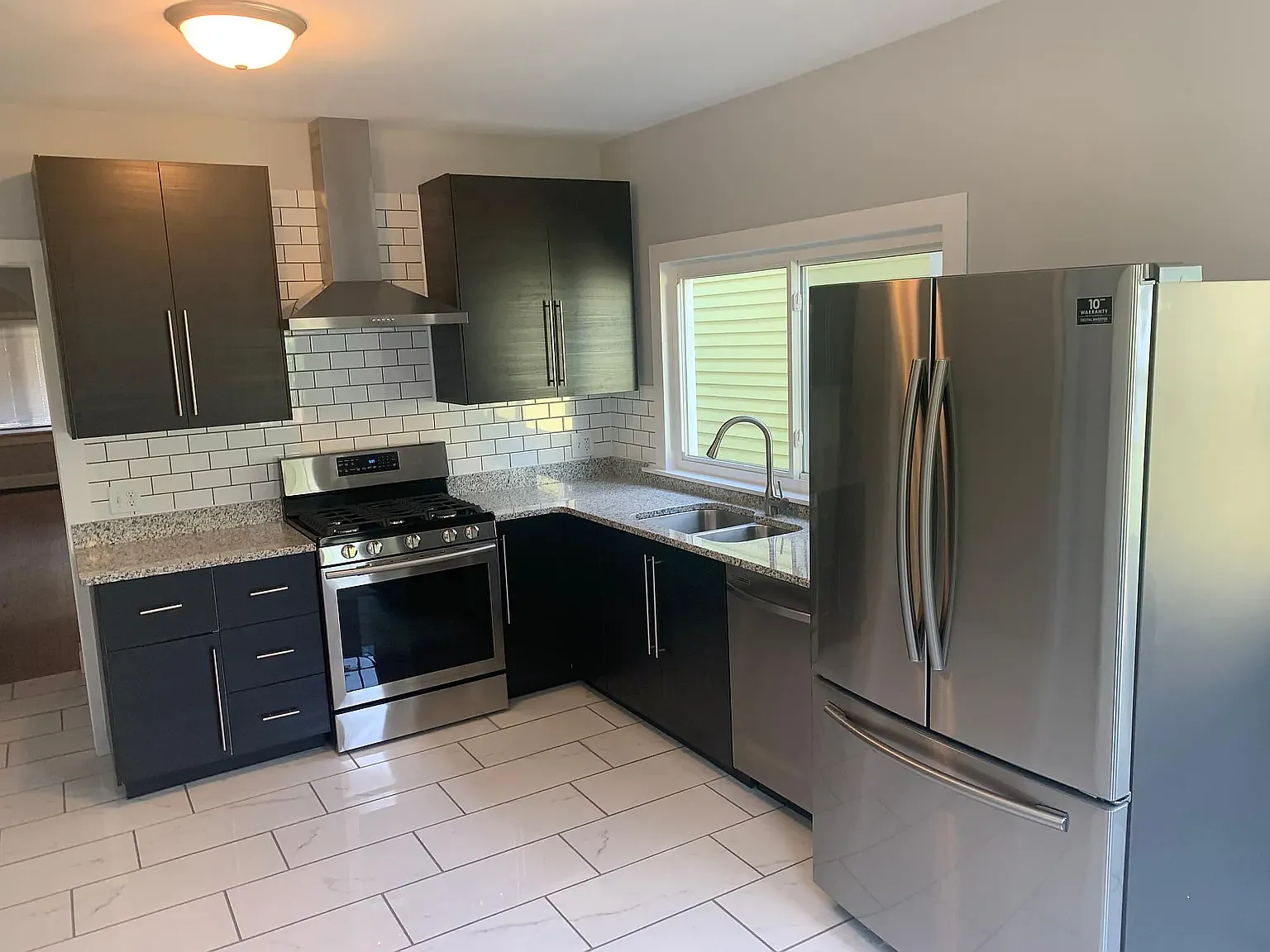 3 bed, 1.5 bath, 1368 sqft, $1,995 — Photo 2