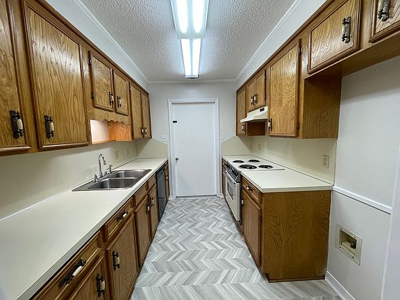 4th image of 2433 Brookside Dr