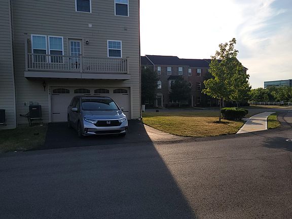 4th image of 1854 Louisville Ln