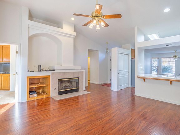 5th image of 1411 E Parkview Court