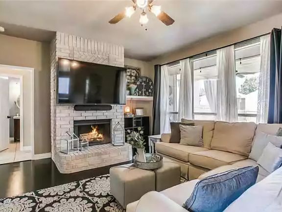 2nd image of 2307 York Ct