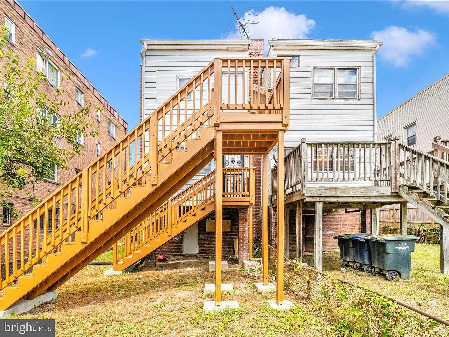 4215 Dix St NE - 4215 Dix St — Photo 3
