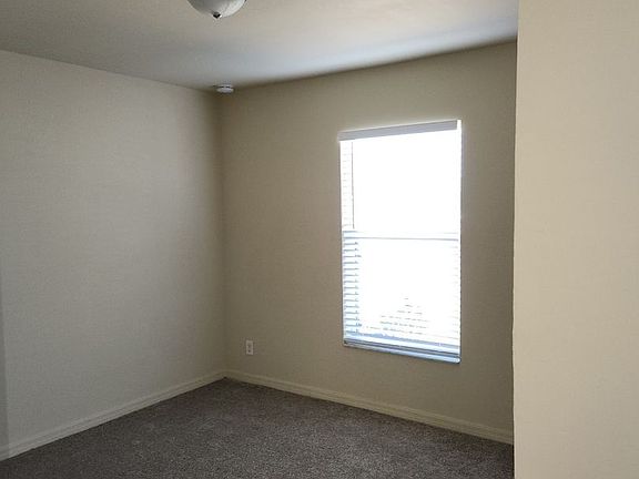 4th image of 2121 NE 8th Pl