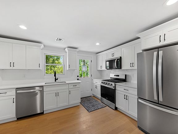 2nd image of 3 Meadow Rd APT 3