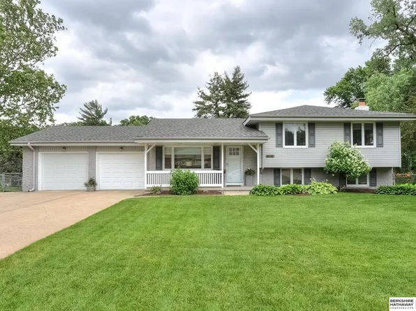 8041 Spaulding Cir, Omaha, NE 68134