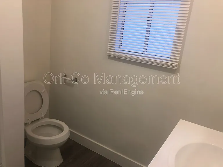 6500 Balboa Blvd — Photo 11