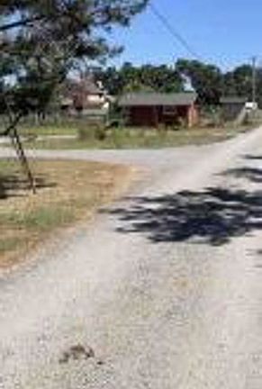 Exterior Neighborhood (street photo)