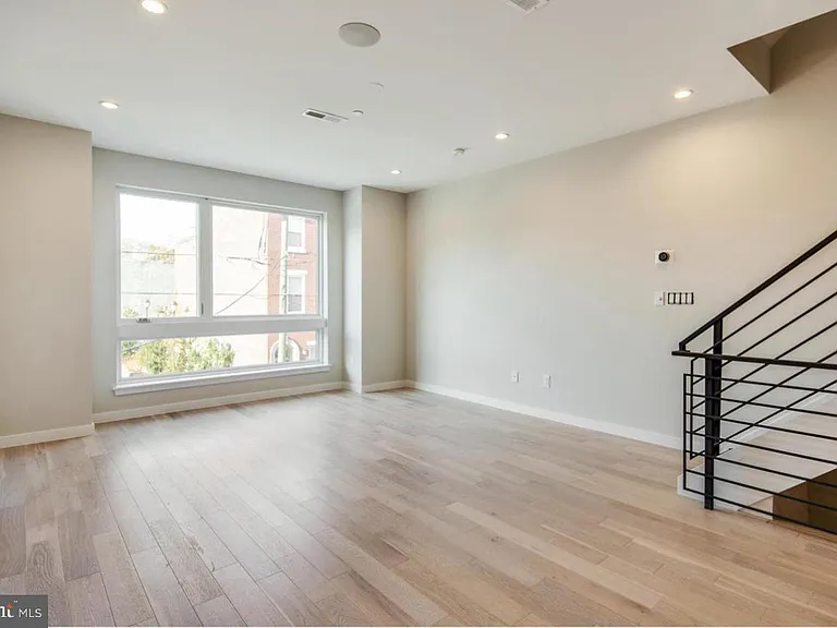 909 N 15th St #B — Photo 4