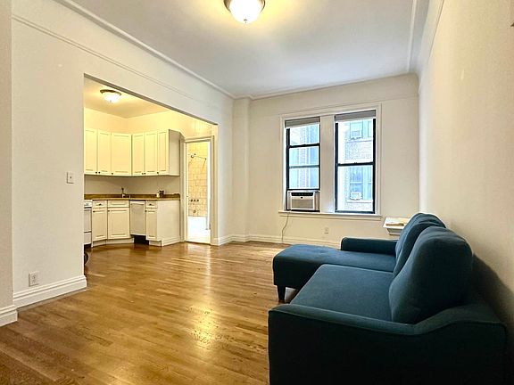 3rd image of 2350 Broadway #832