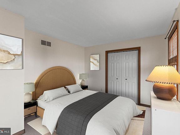 5th image of 437 Valley View Dr