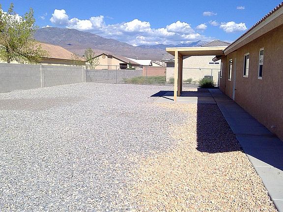 Patio & back yard