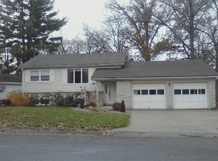605 Maple St, Greenville, IL 62246