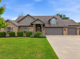 1061 Quail Hollow Dr, Bentonville, AR 72713