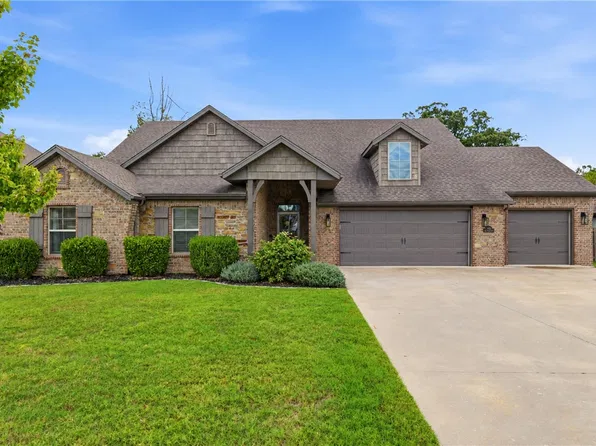 1061 Quail Hollow Dr, Bentonville, AR 72713