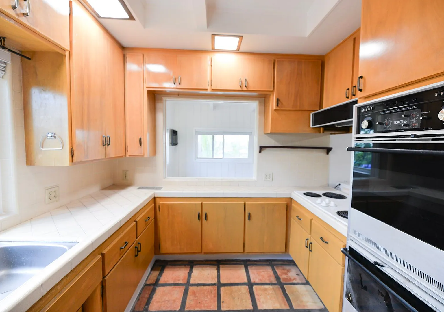 Charming Single Level 3 Bedroom 2 Bath Home perched on hill! — Photo 3