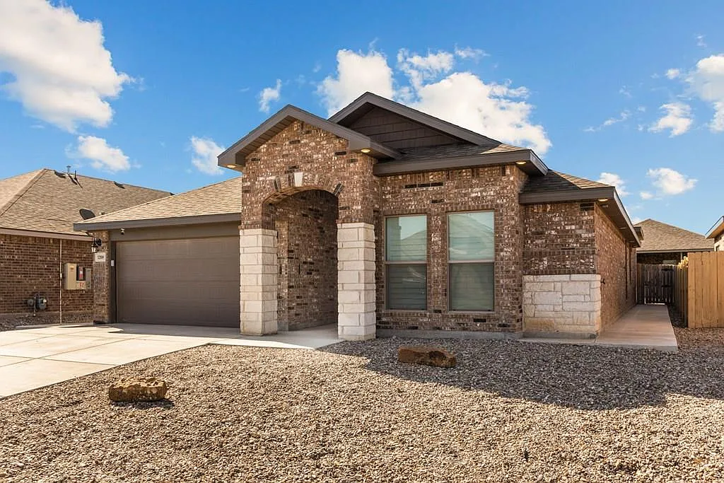 3 bed, 2.0 bath, 2050 sqft, $2,450 — Photo 1