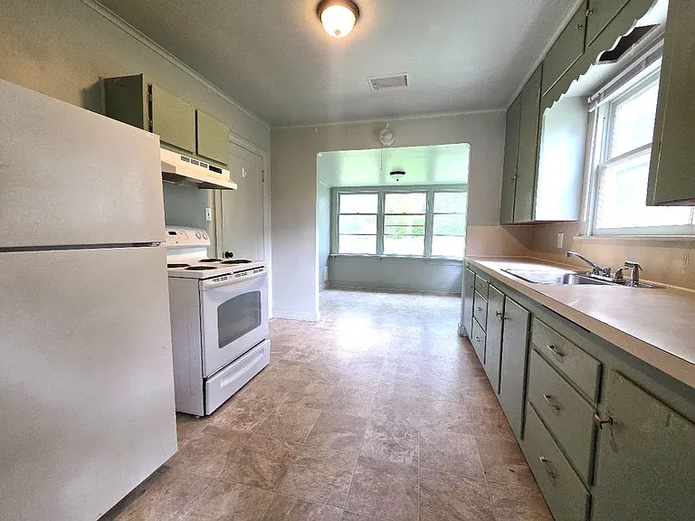 1124 Nevada St — Photo 2