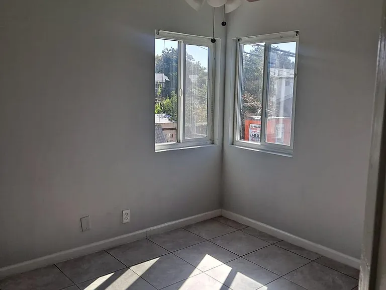 1765 Cedar Ave #10-B — Photo 21