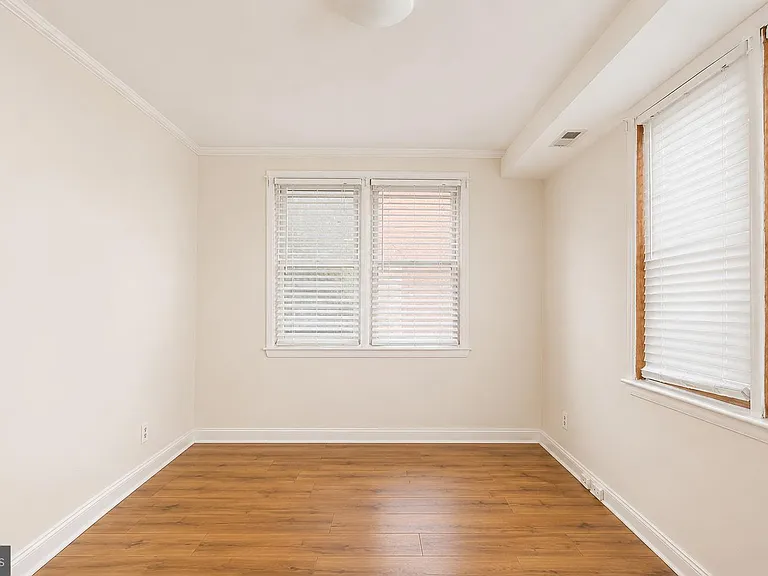 115 E West St — Photo 17
