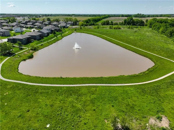 18725 W 193rd St, Spring Hill, KS 66083