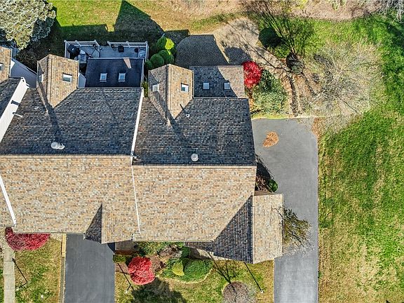 3rd image of 305 Newbury Dr