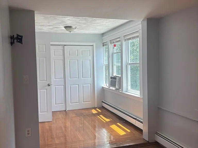 101 Rutherglen Ave #103 — Photo 8