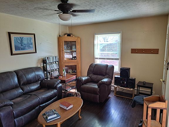 4th image of 310-312 Locust Hts