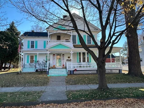 43 Chapin St, Chicopee, MA 01013