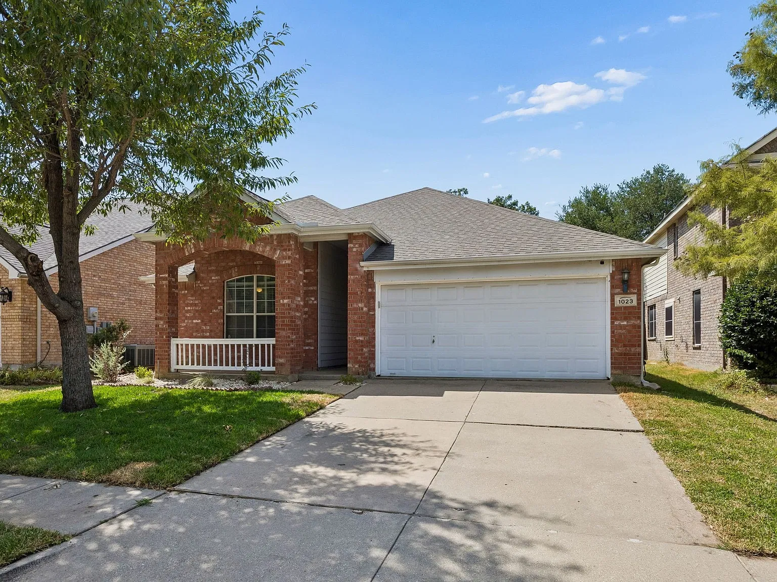 3 bed, 2.0 bath, 1733 sqft, $1,900 — Photo 2