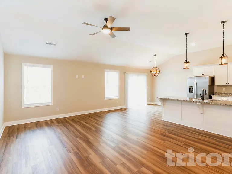 341 Green Hills Dr — Photo 3