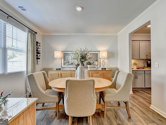3rd image of 4027 Peregrine Way