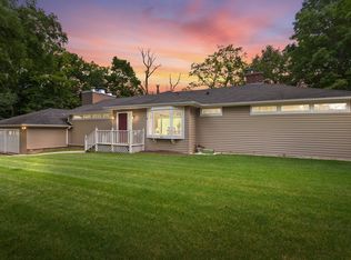 490 Eton Dr, North Barrington, IL 60010