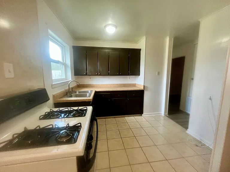 240 Azalea Dr — Photo 2