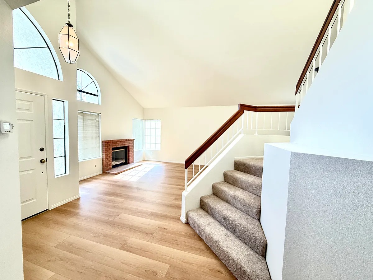 Building Photo - 913 Briarwood Pl