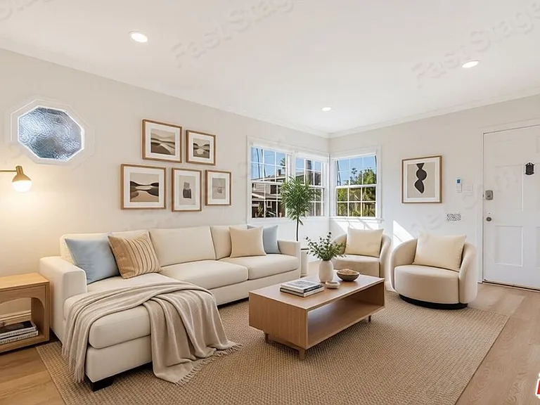 2308 1/2 Pisani Pl — Photo 1