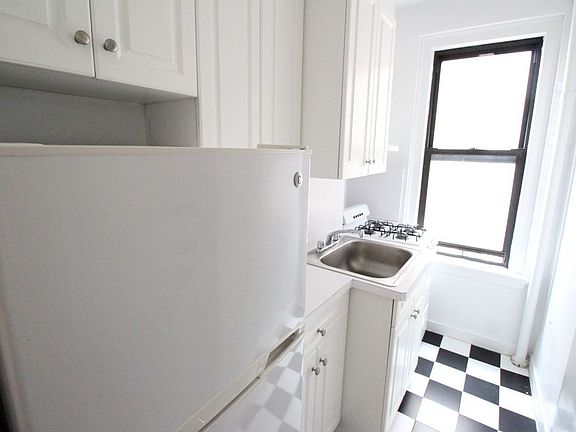 4th image of 201 W 77th St APT 2H