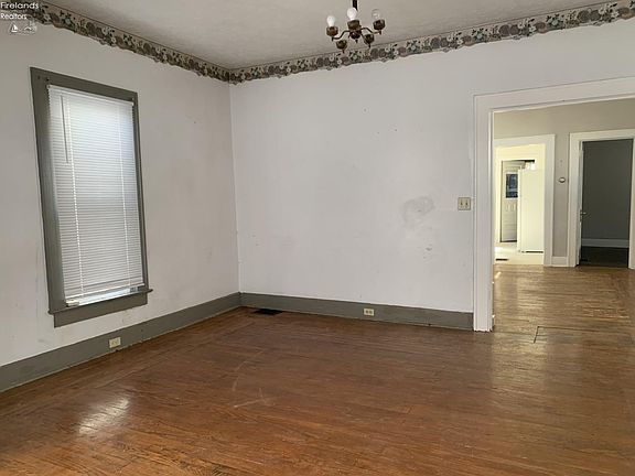 4th image of 410 S Myrtle Ave