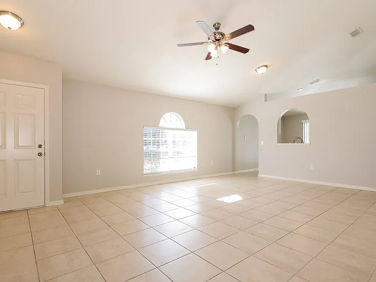 17026 Ongar Ct — Photo 4