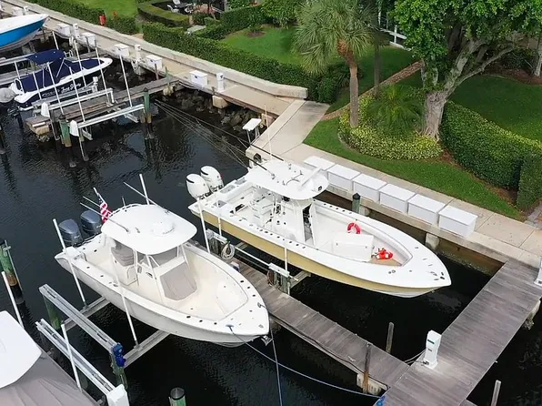 B-17 Oak Harbour Dr, North Palm Beach, FL 33408
