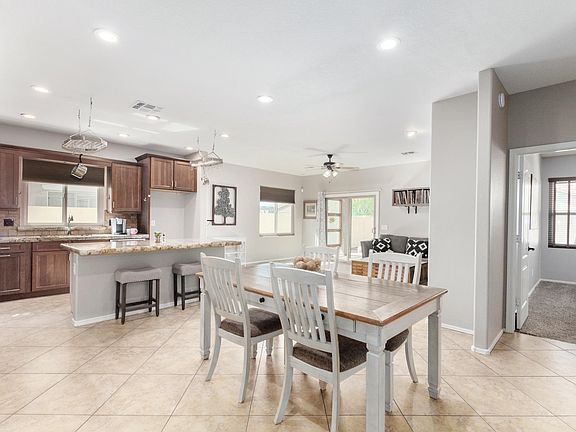 4th image of 1052 E San Tan Dr