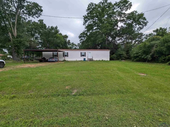 1118 W Sabine St, Carthage, TX 75633