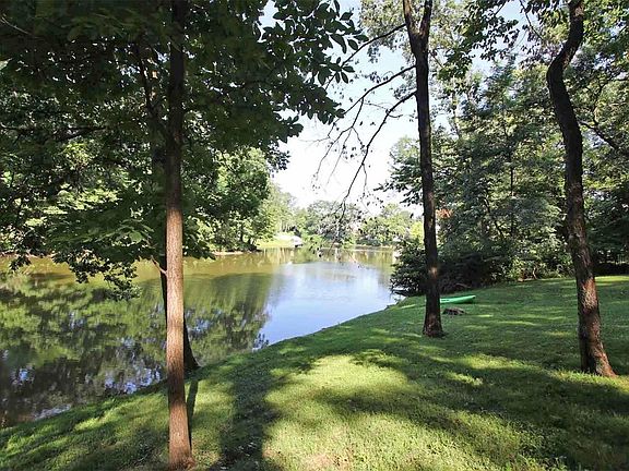 2nd image of 813 Timberlake Dr