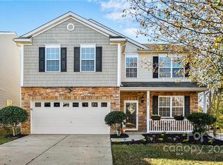 2102 Savannah Hills Dr, Matthews, NC 28105