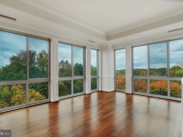 513 W Broad St APT 702, Falls Church, VA 22046