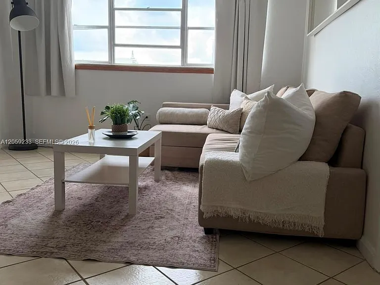 1881 Washington Ave #10F — Photo 2