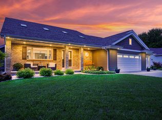 725 Applewood Dr, Kimberly, WI 54136
