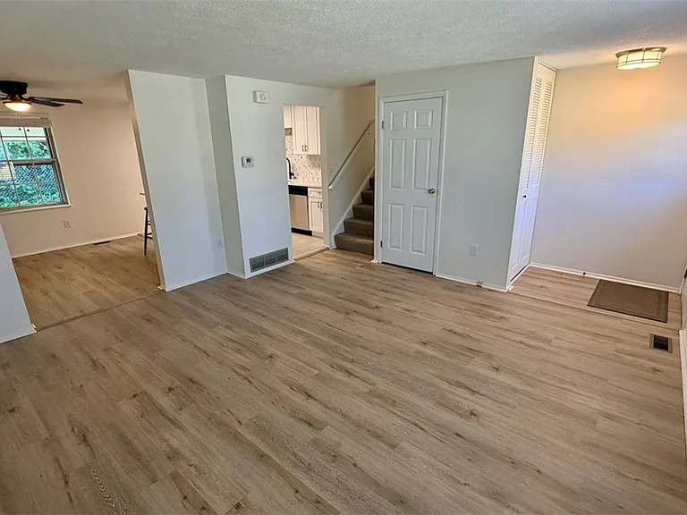 3812 Louisa St — Photo 5
