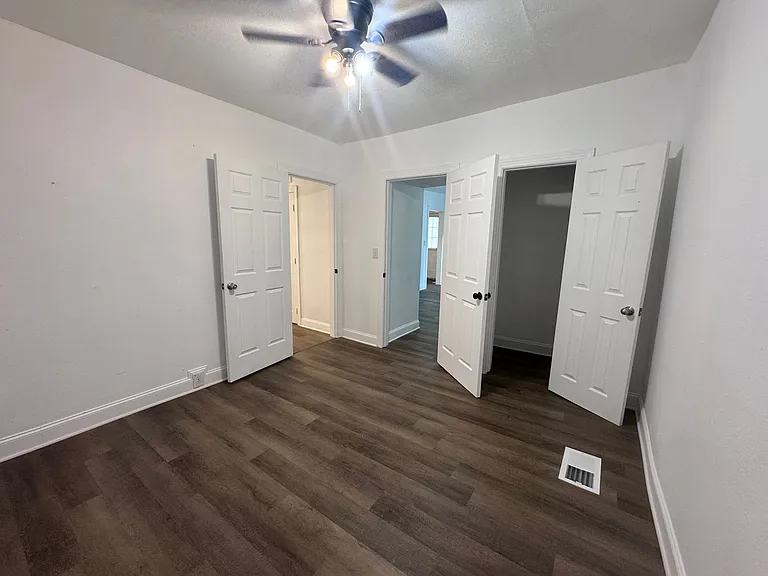 922 S 27th St — Photo 12
